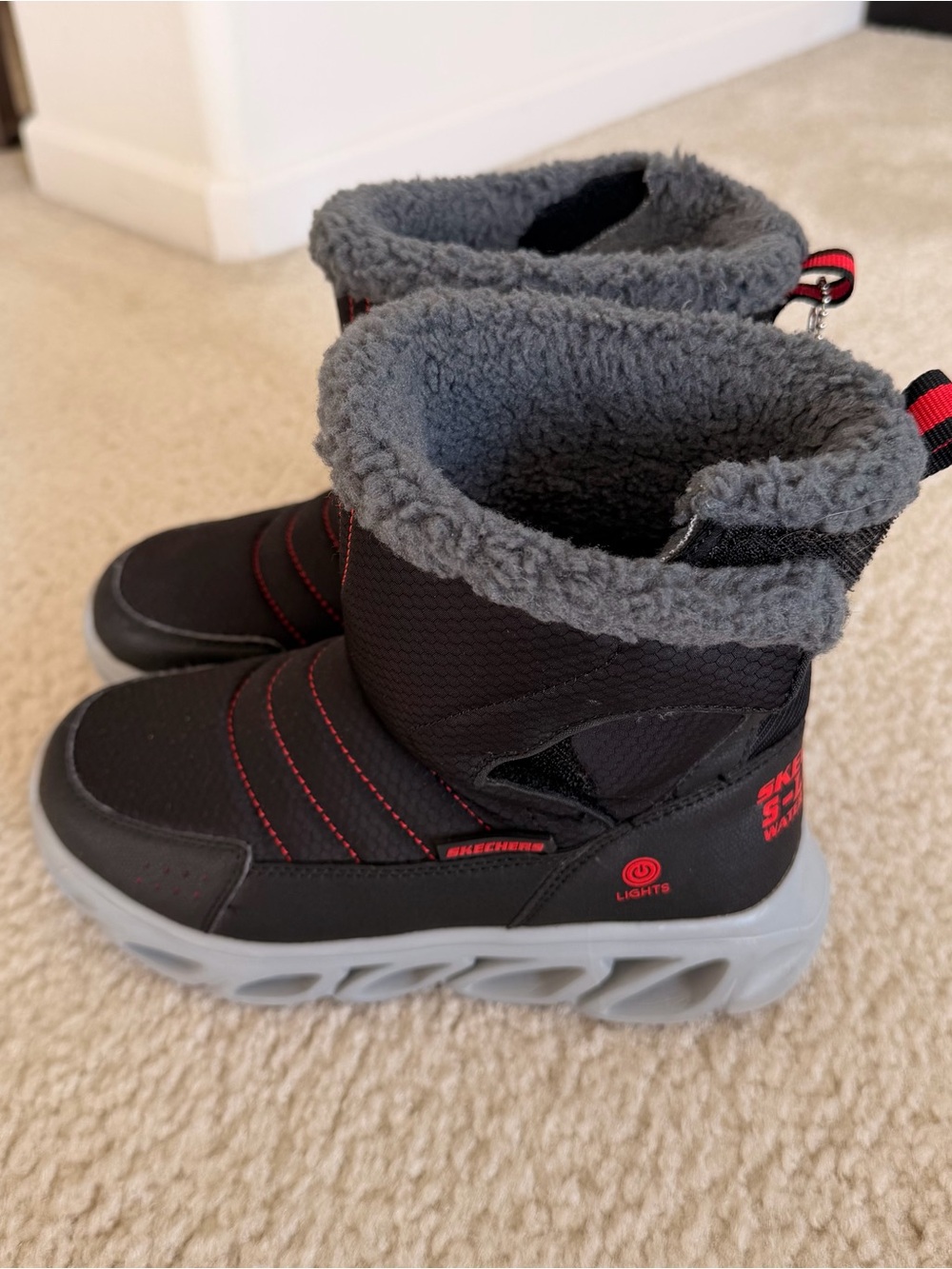 Skechers Kids Black & Gray Light-Up Winter Boots size 1 (little boys)